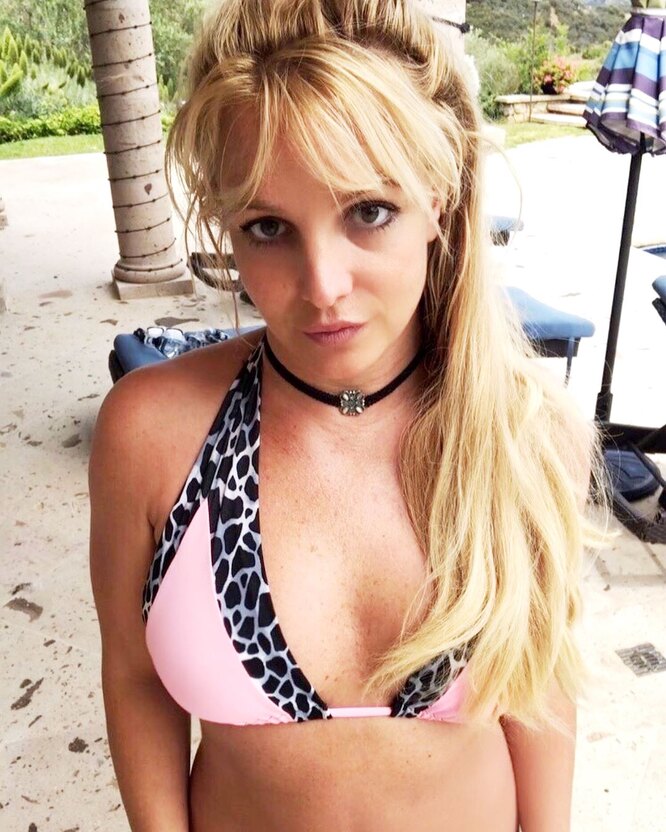 Писканың зәр шығаруын қараңыз. Тікұшақпен топтық секс