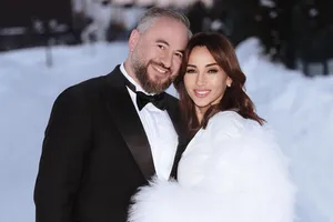 «Постарайтесь нас не возненавидеть»: Анфиса Чехова получила еще одно дорогое кольцо от мужа в романтической обстановке