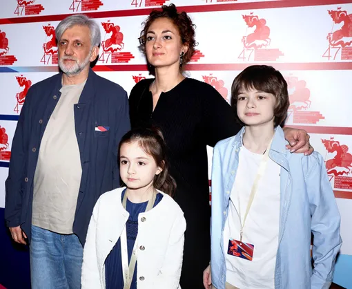 Евгений Митта с женой Еленой, сыном и дочерью