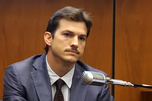 Эштон Катчер дал показания против маньяка, убившего его девушку Эштон Катчер дал показания против маньяка, убившего его девушку