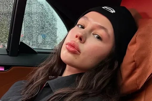 Инстасамка показала, как сводит татуировки с груди и рук в Дубае Инстасамка показала, как сводит татуировки с груди и рук в Дубае