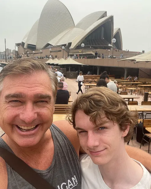 Мартин Грелис с сыном в родной Австралии