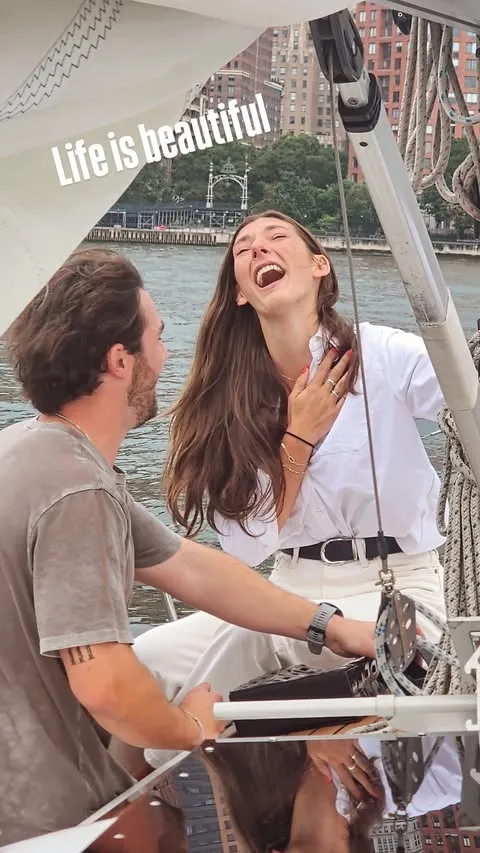 Сын Лиама Нисона позвал замуж возлюбленную