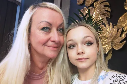 «Дочь хочет засадить меня в тюрьму»: мама 14-летней фигуристки Елены Костылевой заявила, что та ударила ее первой «Дочь хочет засадить меня в тюрьму»: мама 14-летней фигуристки Елены Костылевой заявила, что та ударила ее первой