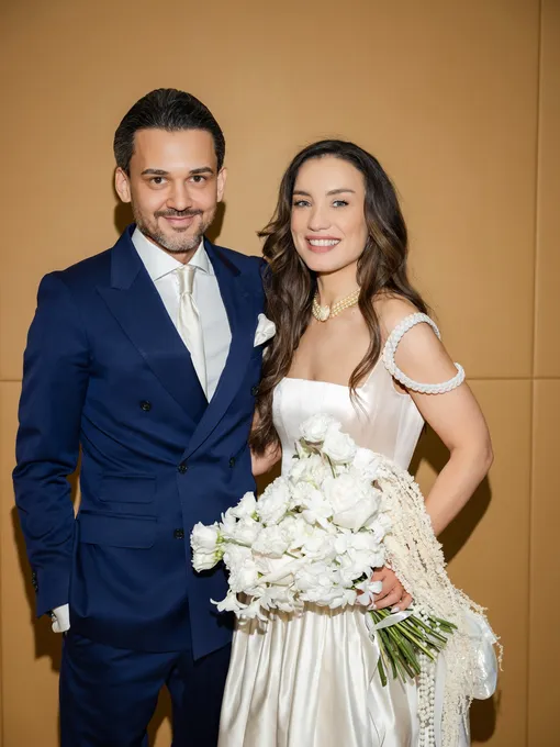 Супруги поженились 27 апреля 2025 года