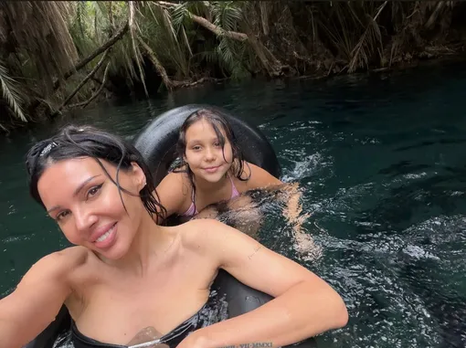 Оксана Самойлова с дочерью в Африке Оксана Самойлова с дочерью в Африке