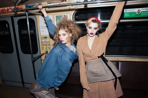 Лампасы, бомберы, оверсайз: 7 новых крутых луков отечественного бренда Ushatava Лампасы, бомберы, оверсайз: 7 новых крутых луков отечественного бренда Ushatava