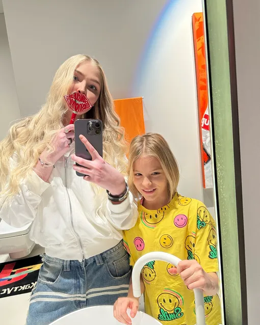 Алиса с мамой Аленой Шишковой