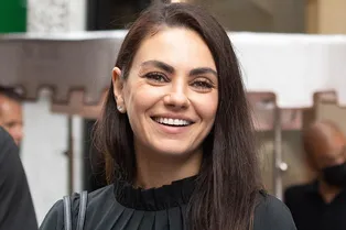 Украинка Мила Кунис оскандалилась: звезда назвала борщ русским блюдом