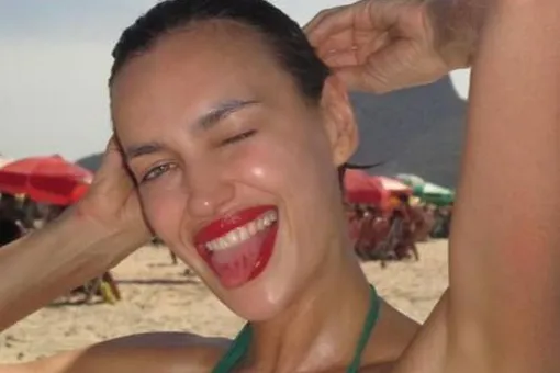 Ирина Шейк показала фигуру в зеленом бикини на бразильском пляже Ирина Шейк показала фигуру в зеленом бикини на бразильском пляже