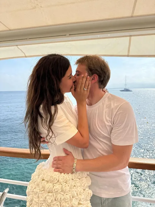 Мариам Тилляева счастлива в отношениях со стилистом Арно Мариам Тилляева счастлива в отношениях со стилистом Арно