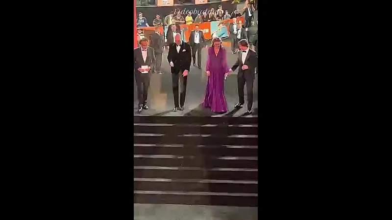Нажми и смотри