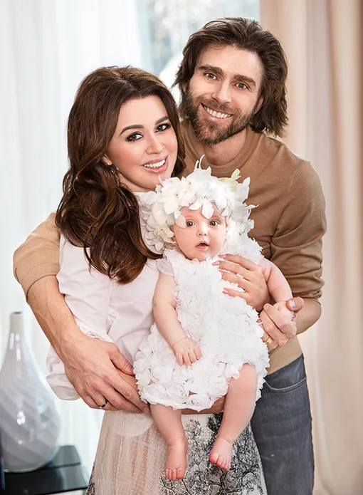 Актриса с мужем и дочерью Милой