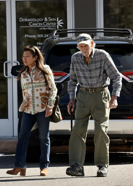 Джин Хэкмен с женой редко выходили из дома Джин Хэкмен с женой редко выходили из дома