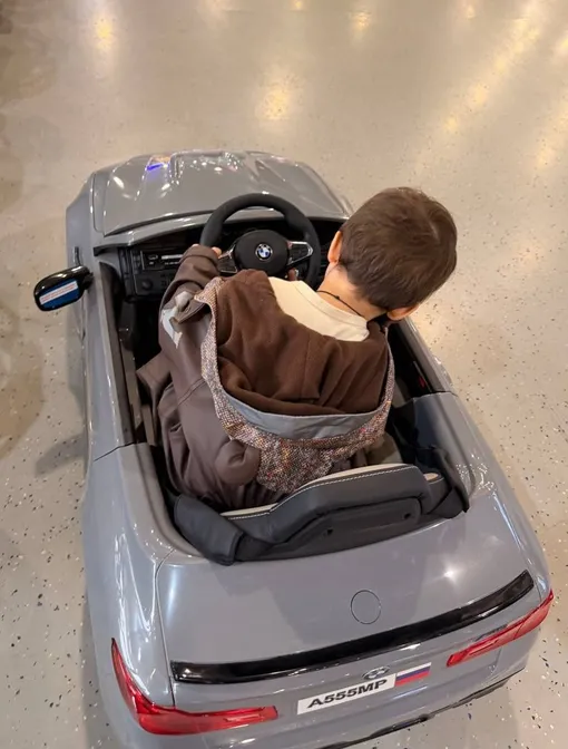 Трехлетний внук Славы получил в подарок автомобиль Трехлетний внук Славы получил в подарок автомобиль