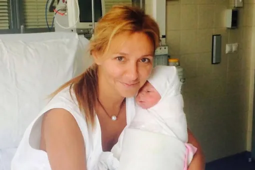 Татьяна Навка показала себя и мужа с новорожденной малышкой Татьяна Навка показала себя и мужа с новорожденной малышкой