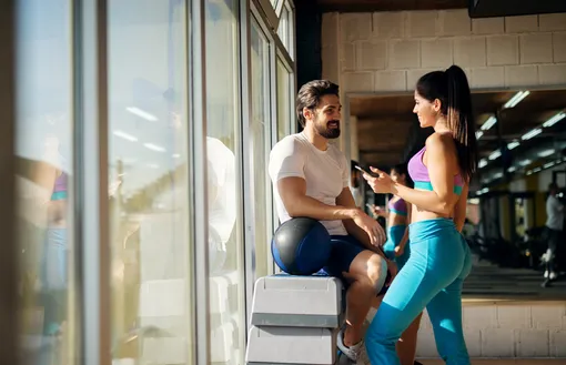 как знакомиться в зале