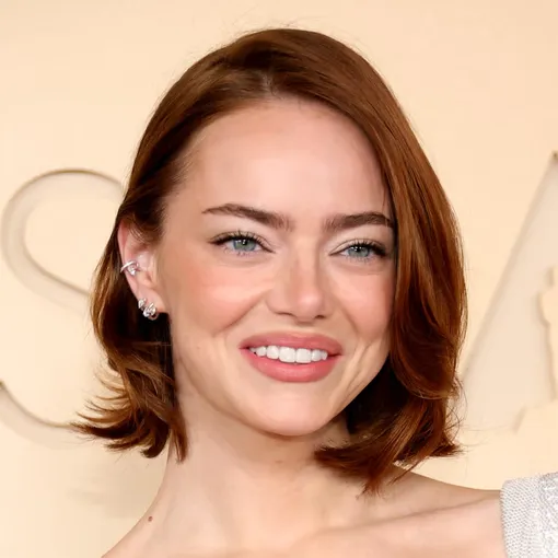 Направление хвостиков бровей Эммы Стоун выгодно подчеркивает красоту ее глаз