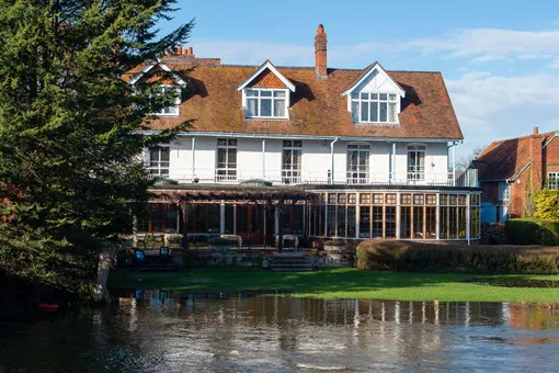 Британское поместье Джорджа Клуни Британское поместье Джорджа Клуни