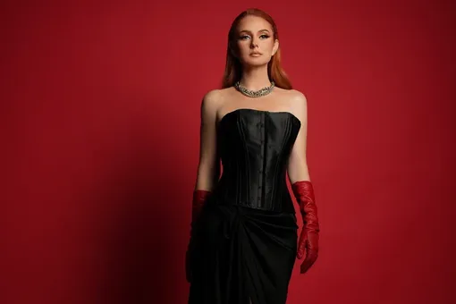 Лена Катина возвращается: новый образ, новое звучание и зумеры, называющие её «мамой» Лена Катина возвращается: новый образ, новое звучание и зумеры, называющие её «мамой»