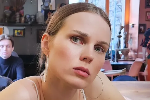 Звезда сериала «Содержанки» Александра Ревенко в нюдовом купальнике искупалась в холодном море