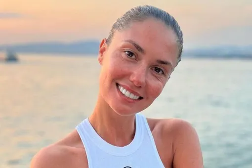Беременная Агата Муцениеце показала, как занимается спортом на курорте Беременная Агата Муцениеце показала, как занимается спортом на курорте