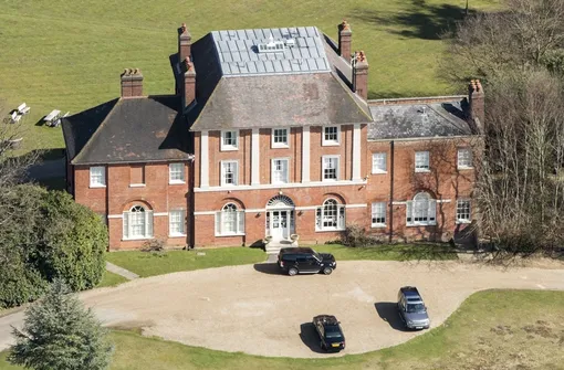 Королевские супруги отреставрировали исторический особняк перед переездом Королевские супруги отреставрировали исторический особняк перед переездом