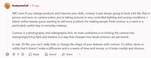 «С этим ничего не сделаешь. Контур на участках лица, куда попадает много света, всегда будет выглядеть грязно. Единственный способ сделать контур носа более естественным — нанести его под носом и слегка растушевать вверх по бокам, максимум, чтобы он повторял реальную тень. На фото контраст, который ты делаешь, может выглядеть действительно хорошо, но при обычном освещении — нет»