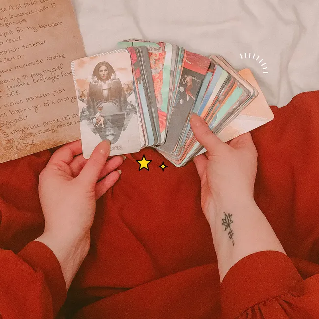 Любовный расклад Таро на 2023 год: выбери карту и узнай свою судьбу!