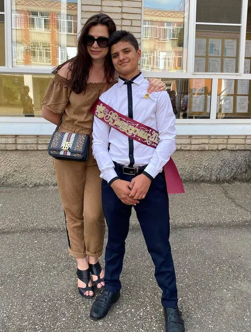 Юлианна Медведева с приемным сыном Арсеном Суховским Юлианна Медведева с приемным сыном Арсеном Суховским