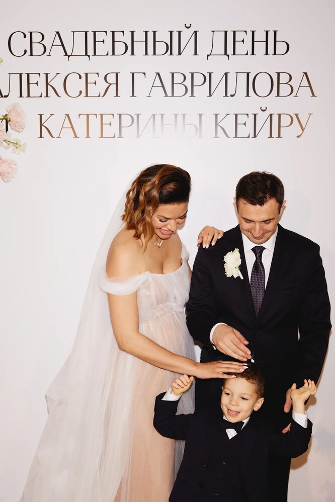 Трусикидегі әйелдің порно фотосы