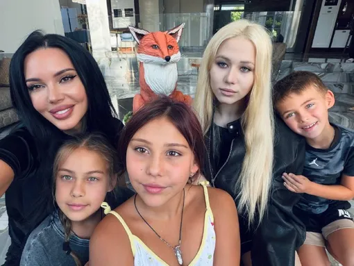 Оксана Самойлова с детьми Оксана Самойлова с детьми