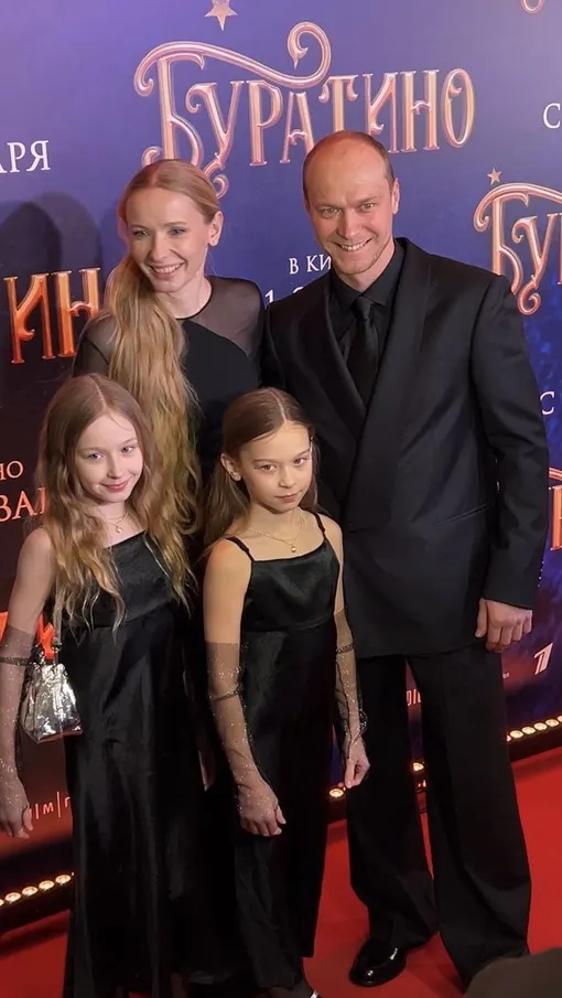 Юра Борисов и Анна Шевчук с дочерьми