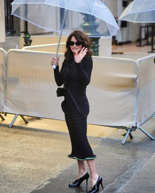 Пенелопа Крус в total black