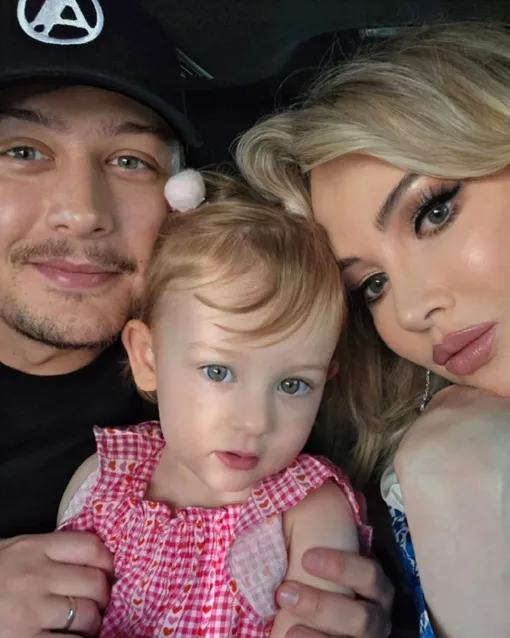 Инна Михайлова с сыном и внучкой