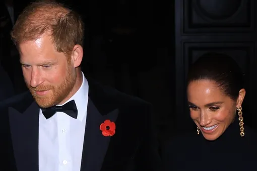 Меган Маркл в юбке с высоким разрезом появилась вместе с принцем Гарри на юбилее Крис Дженнер Меган Маркл в юбке с высоким разрезом появилась вместе с принцем Гарри на юбилее Крис Дженнер