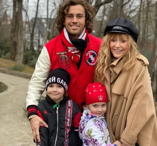 Сына и дочь паре подарила суррогатная мать