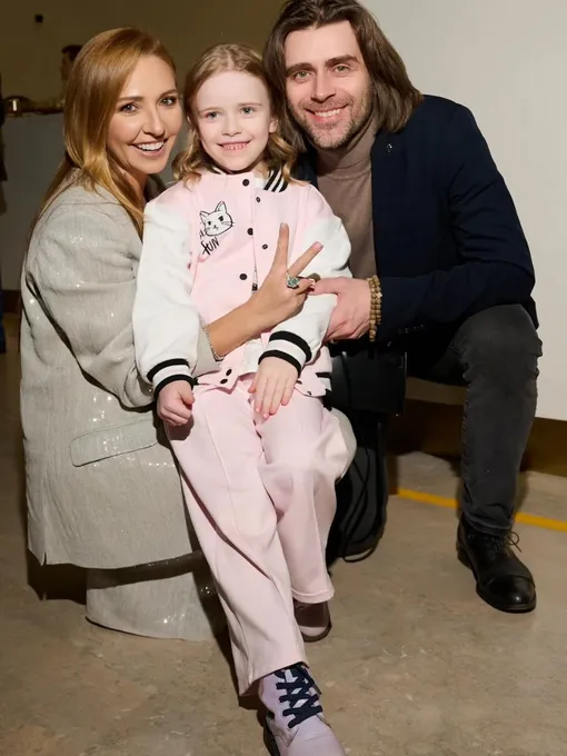 Татьяна Навка с Петром Чернышевым и его дочерью Татьяна Навка с Петром Чернышевым и его дочерью