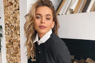 «Женская энергия поперла»: Анна Хилькевич в платье без бра флиртовала с фанатами «Женская энергия поперла»: Анна Хилькевич в платье без бра флиртовала с фанатами