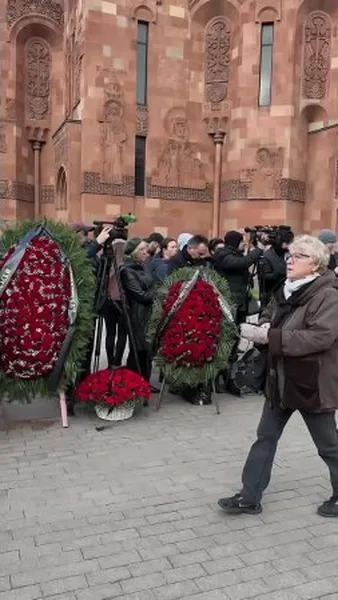 Нажми и смотри