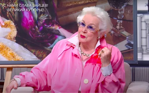 Анна Шатилова носит плащ от Зайцева Анна Шатилова носит плащ от Зайцева