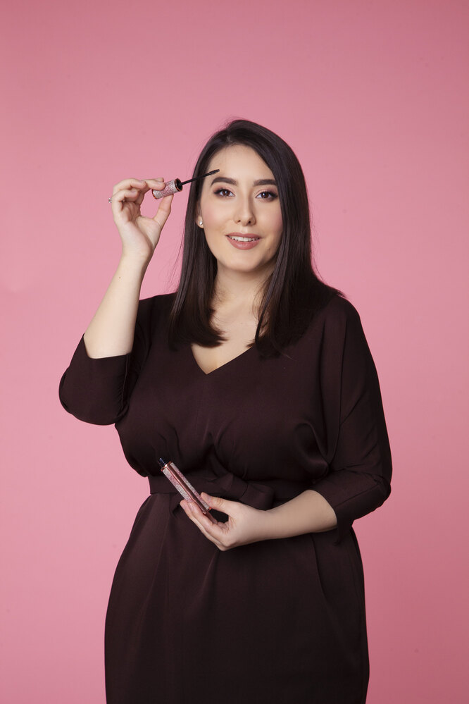 Как визуально подчеркнуть глаза с помощью макияжа: 5 приемов от визажиста