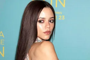 «Это вызывает у меня психоз»: звезда сериала «Уэнздей» Дженна Ортега призналась, что не смотрит свои фильмы «Это вызывает у меня психоз»: звезда сериала «Уэнздей» Дженна Ортега призналась, что не смотрит свои фильмы