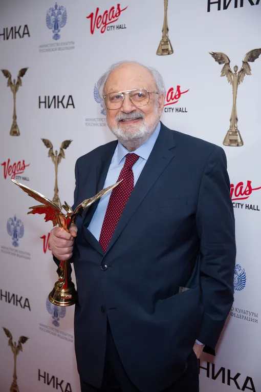 Рустам Ибрагимбеков был лауреатом множества престижных кинопремий Рустам Ибрагимбеков был лауреатом множества престижных кинопремий
