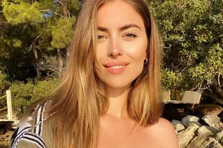 «Соня, надо кушать!»: похудевшая внучка Ротару в бикини встревожила фанатов