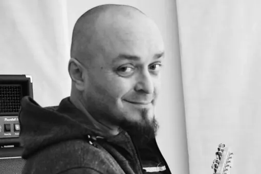 Тело музыканта рок-группы «Кукрыниксы» Дмитрия Оганяна с отрубленной рукой обнаружили у морского порта в Петербурге Тело музыканта рок-группы «Кукрыниксы» Дмитрия Оганяна с отрубленной рукой обнаружили у морского порта в Петербурге