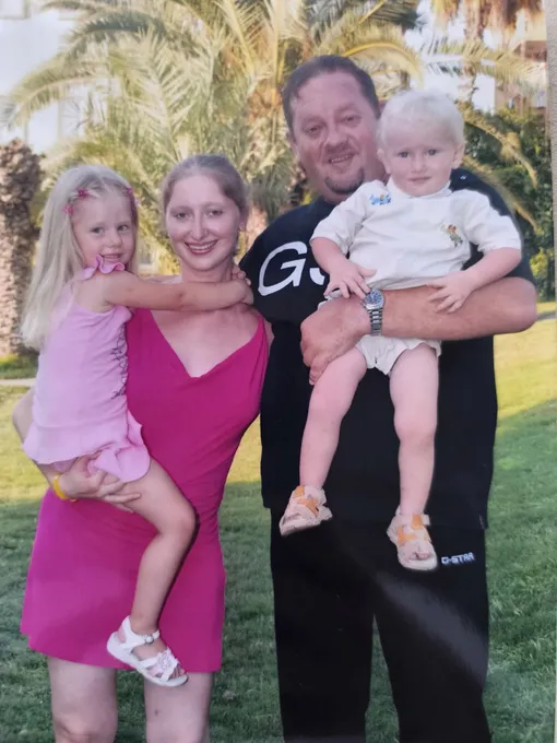 Яна Большанина и Роман Улыбин с детьми