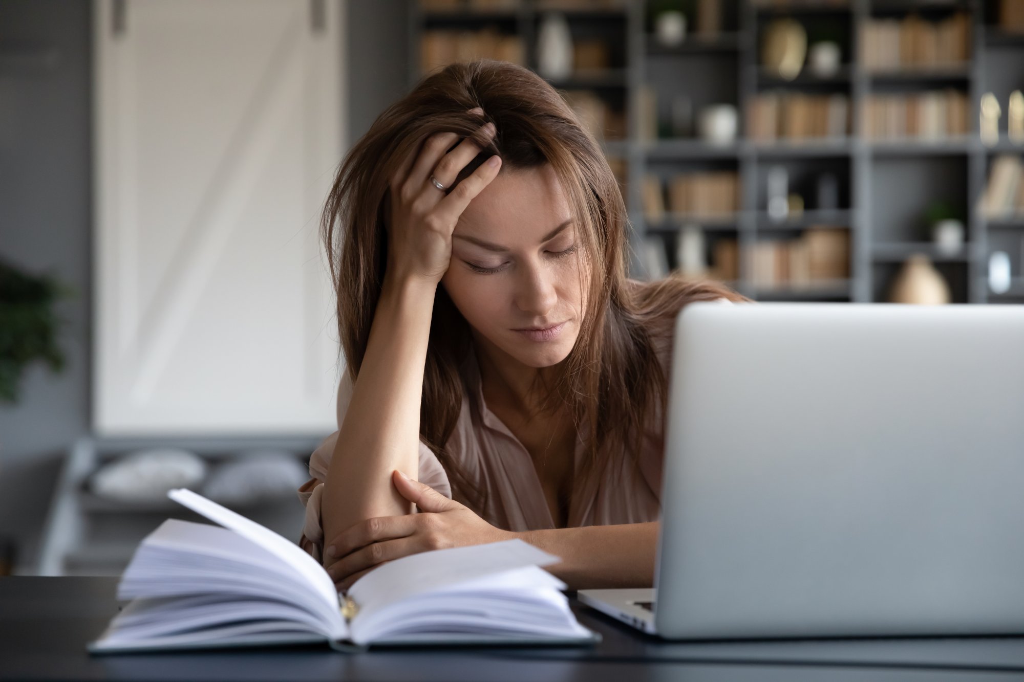 7 «безвредных» привычек, которые незаметно тебя изматывают