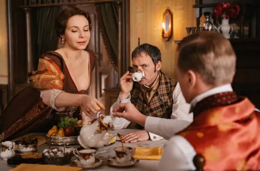 Любовный треугольник в сериале «История его служанки» Любовный треугольник в сериале «История его служанки»