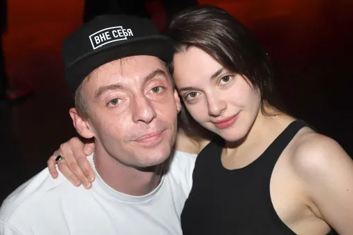 «Перелом позвоночника»: Илья Дель выпал из окна ранившей его ножом возлюбленной, актрисы сериала «Хутор» «Перелом позвоночника»: Илья Дель выпал из окна ранившей его ножом возлюбленной, актрисы сериала «Хутор»
